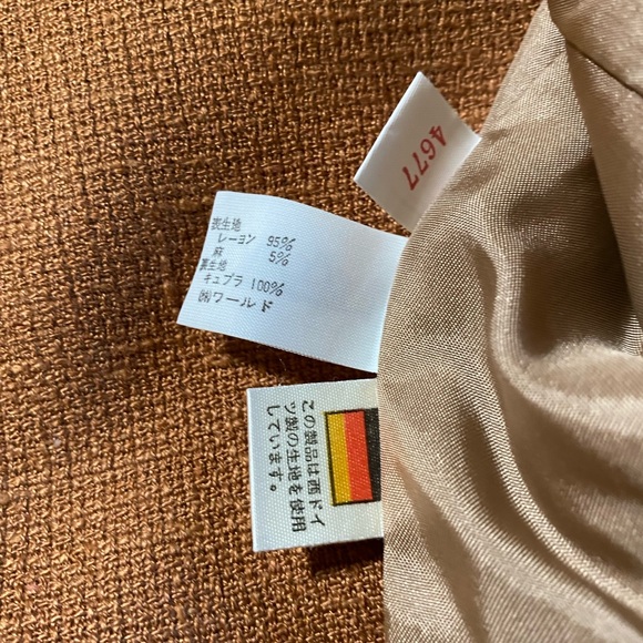 LUI CHANTANT WOOL SUIT…A RARE FIND - Picture 7 of 12